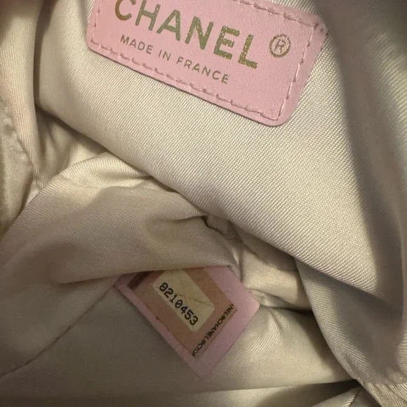 CHANEL pink (sport) 
 
In very good condition. Can add more pictures if needed ✨ - Picture 3 of 5